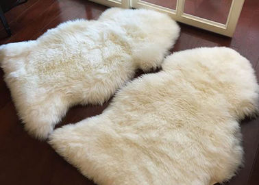 Porcellana Coperta bianca molle del pavimento della pelliccia del salone, coperture di sede di automobile regolari della pelle di pecora della lana  fornitore