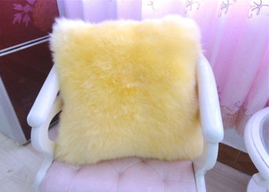 Porcellana Cuscino giallo del pavimento della pelle di pecora con la chiusura lampo, cuscini sfocati molli di Seat della lana d'agnello  fornitore