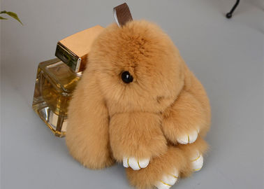 Porcellana Pelliccia accessoria Keychain del coniglio dell'automobile sveglio con forma adorabile dello zoccolo del coniglietto fornitore