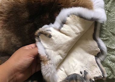 Porcellana la pelliccia tinta liscia del coniglio di 30*40cm colpisce comodo caldo per l'indumento dell'inverno fornitore