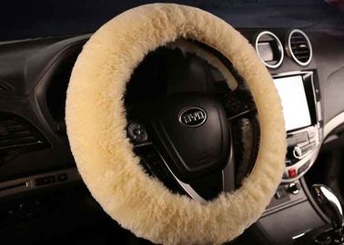 Porcellana Coperture lanuginose del volante dell'automobile di anti inverno caldo di slittamento con pelo molle fornitore