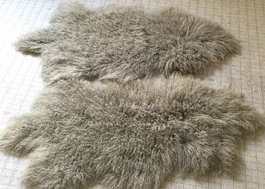 Porcellana Tessuto mongolo della pelliccia dell'agnello tibetano per Grey 60 * 90cm del cuscino di tiro fornitore