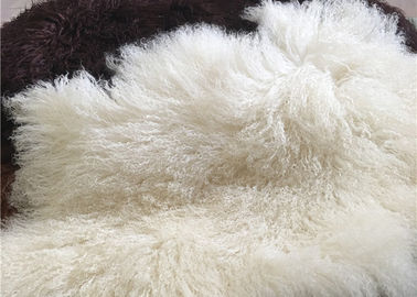 Porcellana Pelliccia bianca mongola Materiral dei capelli della lana riccia naturale lunga delle pecore per il tiro del letto fornitore