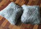 Il doppio ha parteggiato cuscini sfocati molli della pelle di pecora, cuscini mongoli reali della pelliccia fornitore