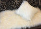 Il cuscino lanuginoso bianco dai capelli lunghi riguarda la morbidezza comoda di pelliccia tibetana dell'agnello fornitore