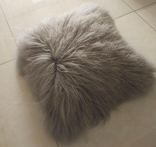 Il cuscino mongolo 45x45cm della pelliccia dell'agnello dei capelli lunghi 100% su ordine ha tinto i campioni liberi di colori