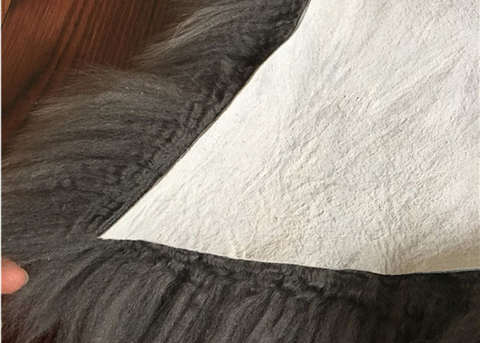 Coperta decorativa tinta grigio chiaro naturale della casa lunga della lana d'agnello della coperta reale della pelle di pecora grande