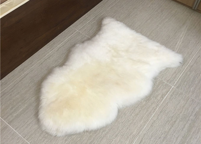 Sensibilità morbida bianca dai capelli lunghi reale della coperta di area della pelliccia per il salone 2*3 Ft