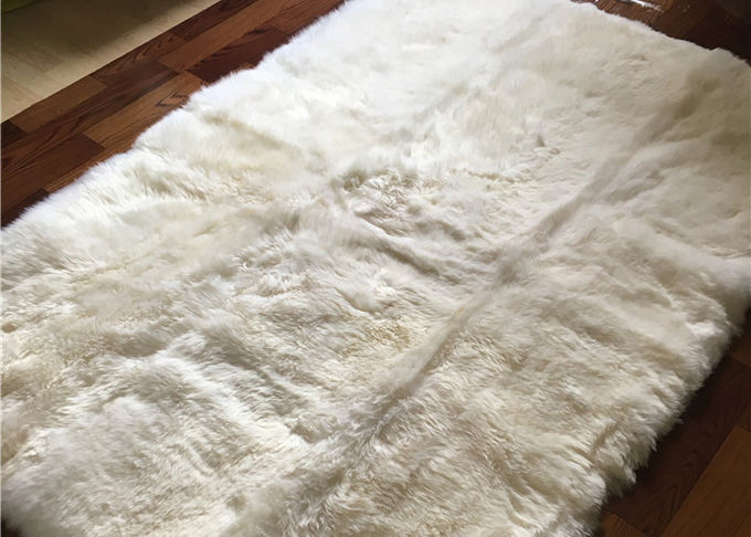 Grande coperta di area della pelle di pecora della lana d'agnello lunga densamente per il gioco del bambino del salone