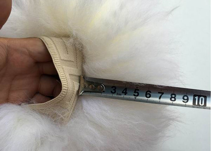 La lana lunga dei capelli della pelle di pecora del guanto mezzo molle fatto a mano dell'autolavaggio per il graffio libera