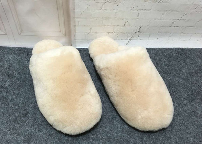 Pantofole della lana delle pecore delle donne della camera da letto 35-43 dimensioni dell'europeo per gli uomini/donne