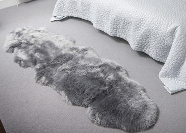 Porcellana Cuoii australiani del doppio della coperta della pelle di pecora della lana lunga grigio chiaro per il rivestimento per pavimenti fornitore