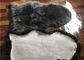 Coperta decorativa tinta grigio chiaro naturale della casa lunga della lana d'agnello della coperta reale della pelle di pecora grande fornitore