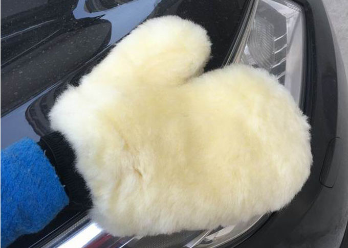Beige dettagliante del guanto mezzo del lavaggio della pelle di pecora dell'autolavaggio del guanto mezzo dell'automobile spessa genuina della lana
