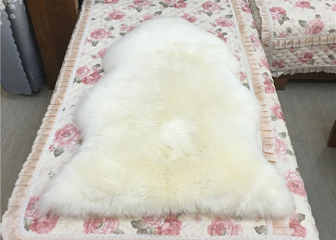 Le coperte genuine della pelle di pecora della camera da letto, 4 colpiscono la coperta reale 120x180cm della pelle di pecora